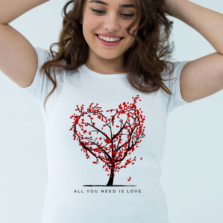 Tricou "all you need is love" - Cadouri Personalizate